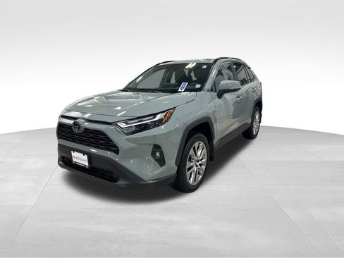 Used 2023 Toyota RAV4 XLE Premium image 4