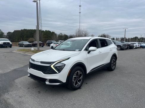 Used 2023 Kia Sportage LX image 4