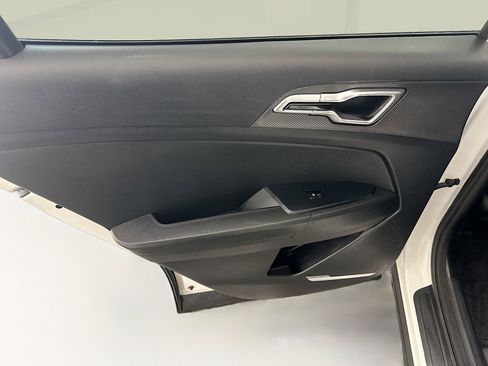 Used 2025 Kia Sportage LX image 26