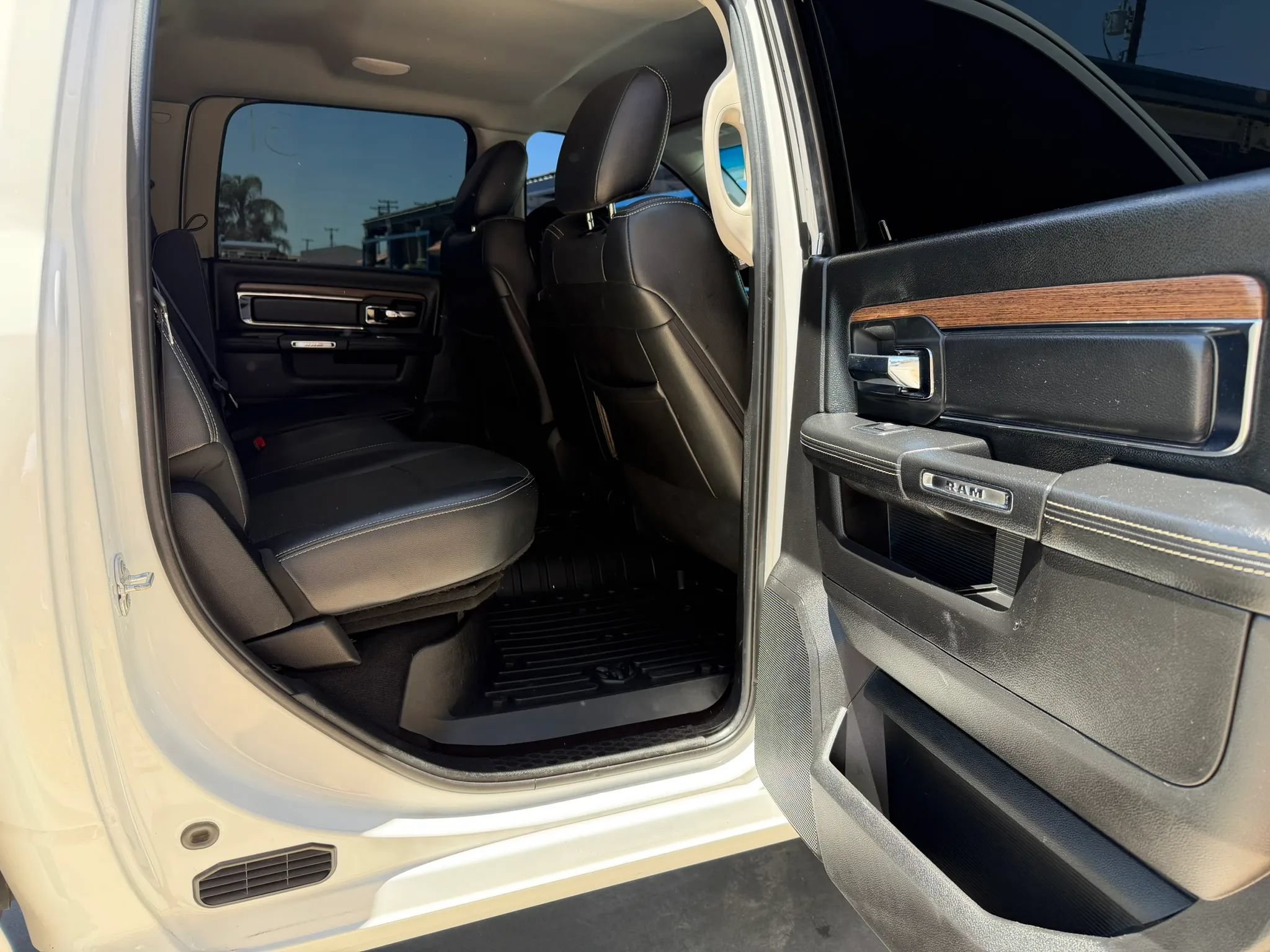 Used 2017 RAM 2500 Laramie AWD/4WD image 9