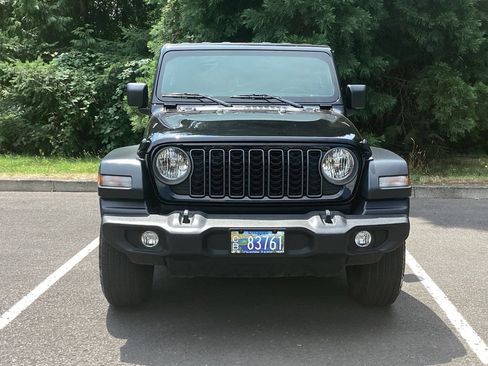 Used 2025 Jeep Wrangler Unlimited Sport AWD/4WD image 18