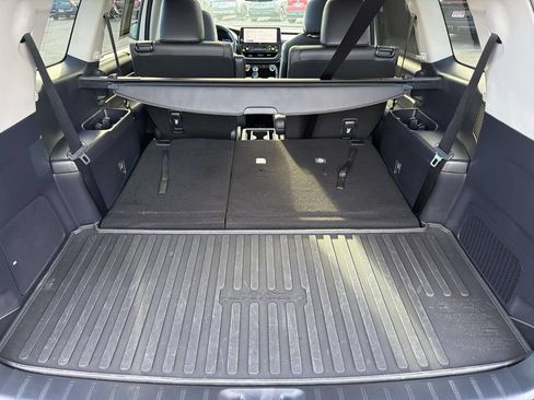 Used 2025 Toyota Grand Highlander AWD image 8