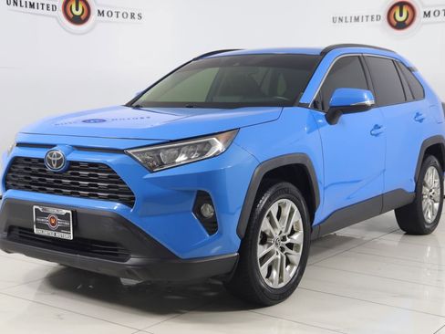 Used 2019 Toyota RAV4 XLE Premium AWD/4WD image 5