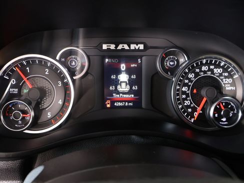 Used 2024 RAM 2500 Big Horn w/ Off Road Package AWD/4WD image 4