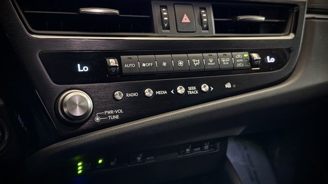 Used 2023 Lexus ES 350 w/ Premium Package FWD image 11