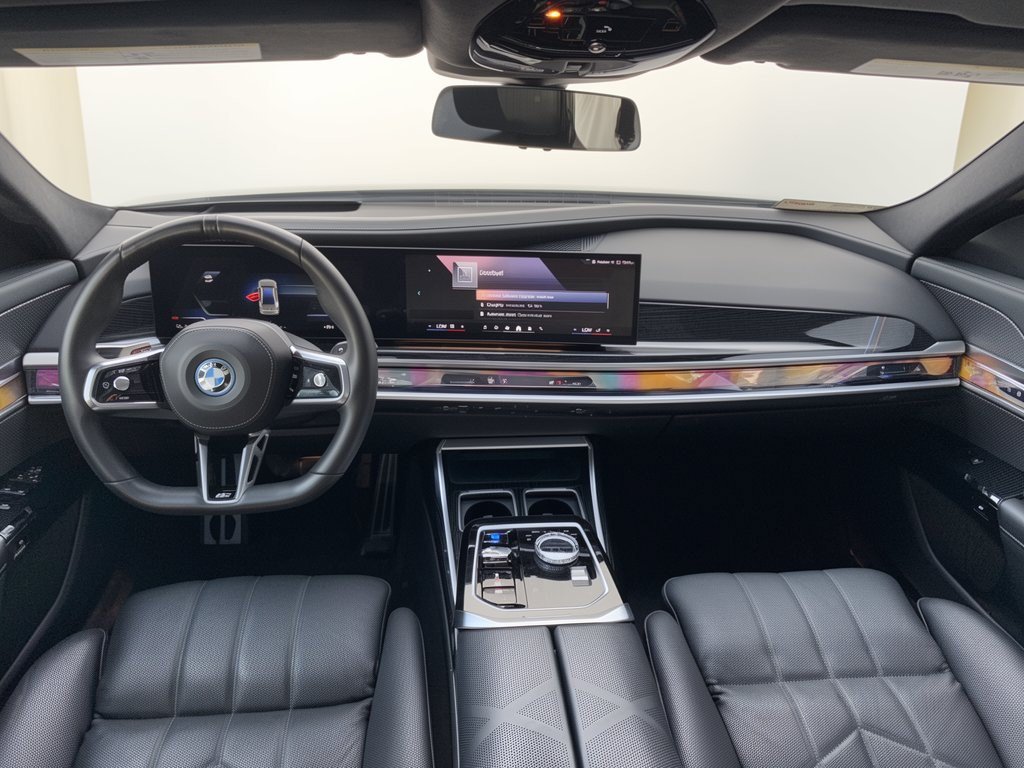 Certified 2024 BMW i7 xDrive60 w/ Executive Package AWD/4WD image 17