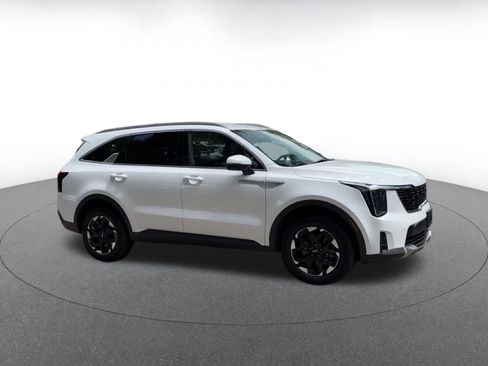 Used 2024 Kia Sorento S AWD/4WD image 2