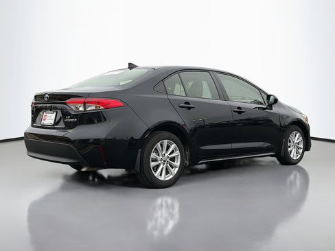 Used 2023 Toyota Corolla LE w/ LE Convenience Package image 2
