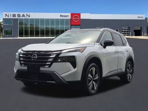 Used 2025 Nissan Rogue SL w/ Tech Package AWD/4WD image 7