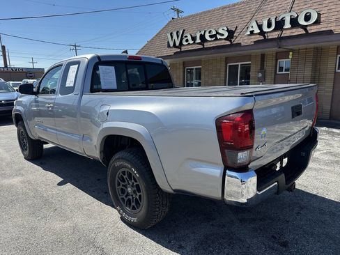Used 2018 Toyota Tacoma SR5 AWD/4WD image 9