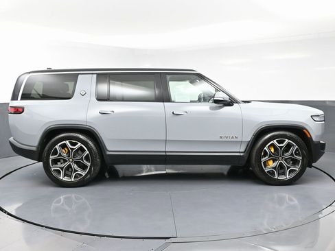 Used 2022 Rivian R1S Launch Edition image 7