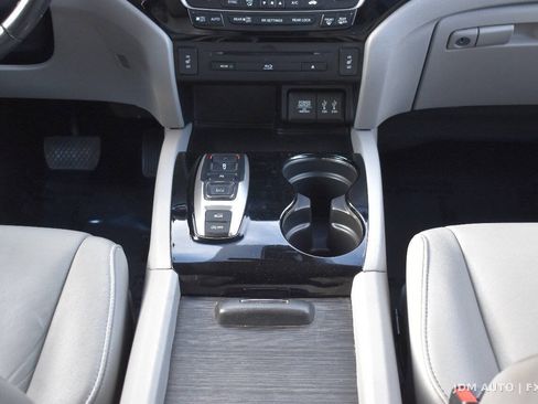 Used 2016 Honda Pilot Touring image 34