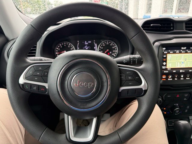 Used 2023 Jeep Renegade Latitude AWD/4WD image 18