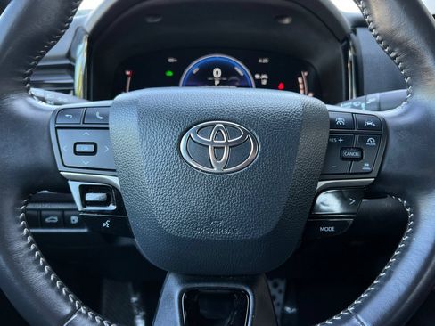 Used 2025 Toyota Camry SE FWD image 36