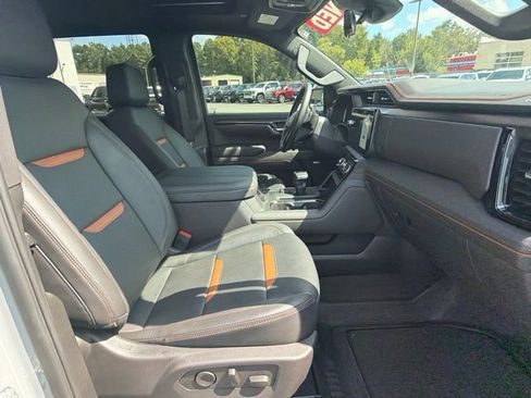 Used 2025 GMC Sierra 1500 AT4 w/ AT4 Premium Package AWD/4WD image 9