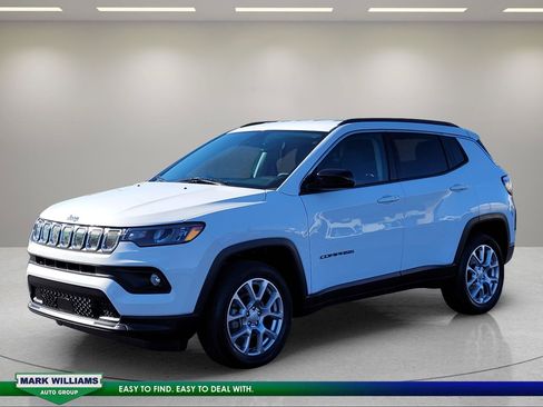 Used 2022 Jeep Compass Latitude AWD/4WD image 8