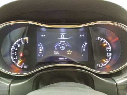 Used 2019 Jeep Grand Cherokee Laredo AWD/4WD image 23