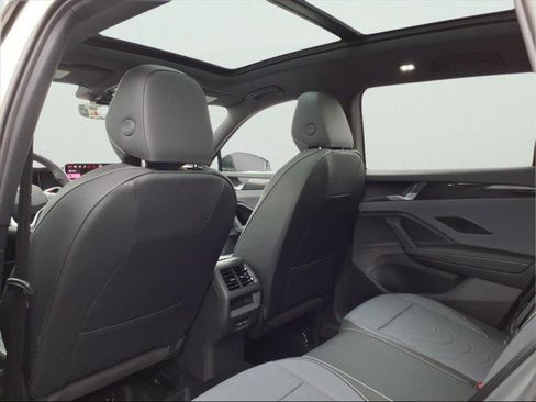 New 2026 Volkswagen Tiguan SE R-Line image 12