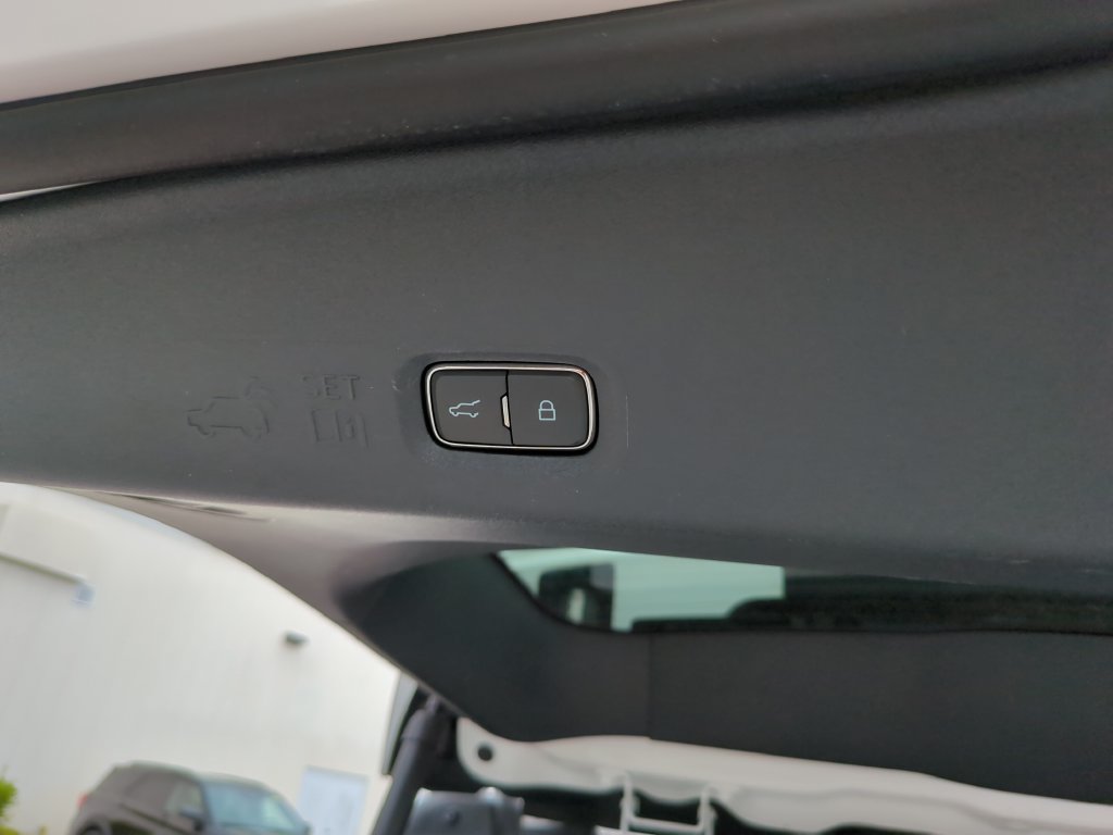 Certified 2025 Ford Expedition Platinum AWD/4WD image 16