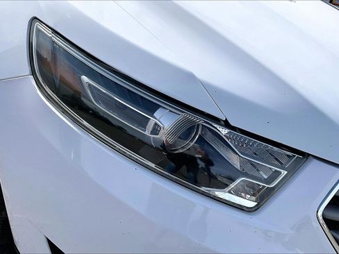 Used 2015 Ford Taurus SE image 26