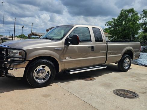 Used 2006 Ford F250 XLT RWD image 2