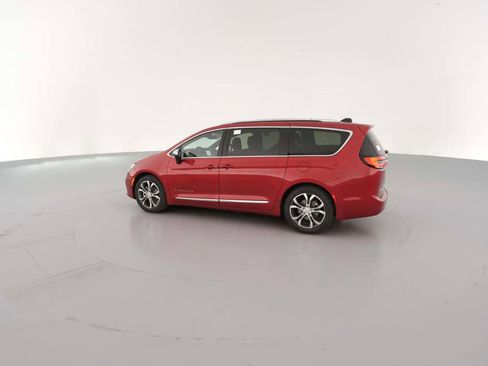 New 2026 Chrysler Pacifica Pinnacle image 7