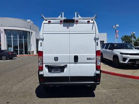 Used 2025 RAM ProMaster 2500 w/ Convenience Group FWD image 4
