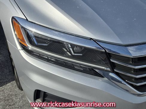 Used 2020 Volkswagen Passat 2.0T SE FWD image 11