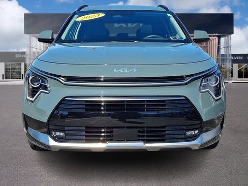Certified 2023 Kia Niro EX Touring image 2