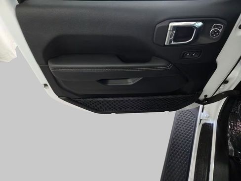 Used 2021 Jeep Gladiator Overland image 11