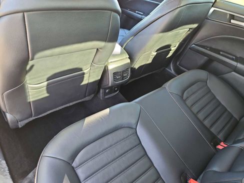 Used 2017 Ford Fusion SE w/ Fusion SE Technology Package image 19