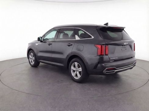 Used 2023 Kia Sorento LX image 6