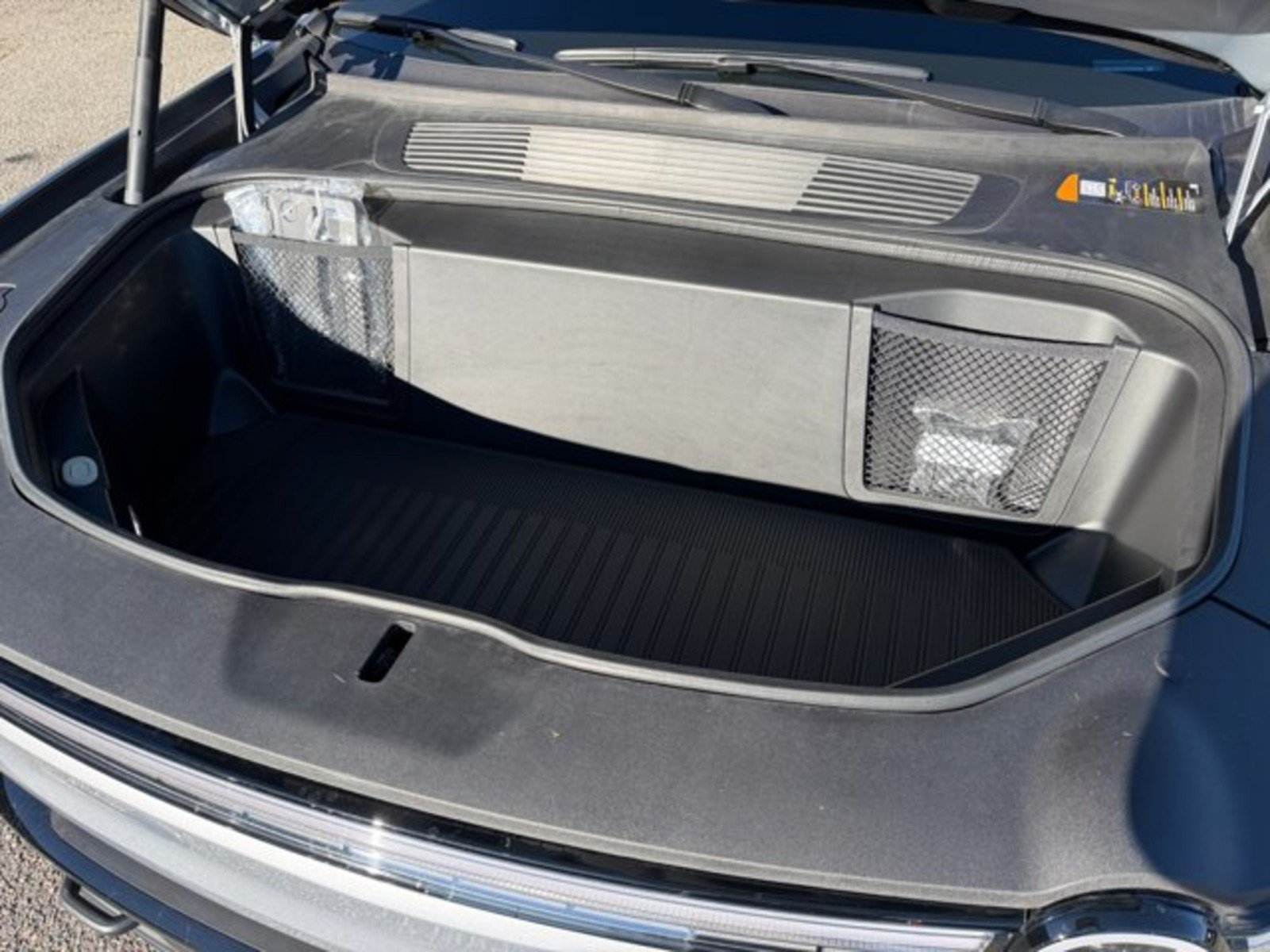 Used 2025 Rivian R1S Adventure Dual AWD/4WD image 9