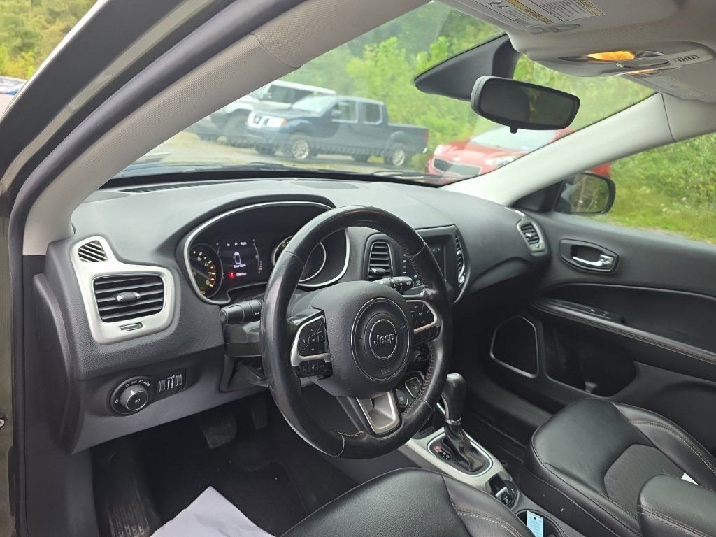 Used 2019 Jeep Compass Latitude w/ Cold Weather Group AWD/4WD image 12