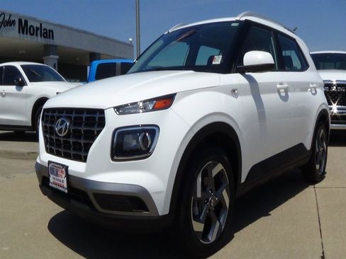 Used 2025 Hyundai Venue SEL FWD image 2