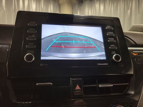 Used 2022 Toyota Camry SE image 19