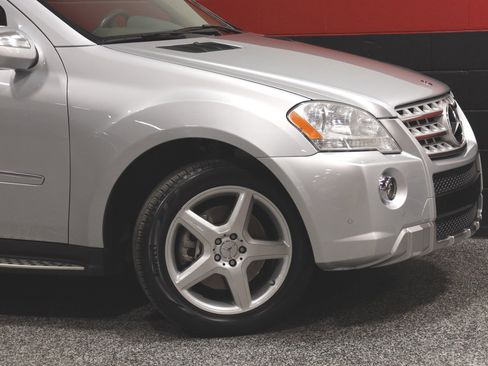 Used 2009 Mercedes-Benz ML 550 4MATIC image 3