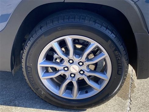 Used 2024 GMC Terrain SLT image 30