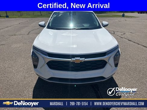 Used 2025 Chevrolet Trax LT w/ Driver Confidence Package FWD image 6