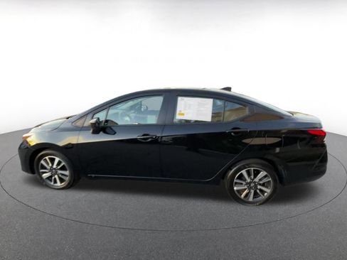 Used 2025 Nissan Versa SV image 9