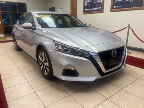 Used 2022 Nissan Altima 2.5 SV w/ SV Premium Package image 8