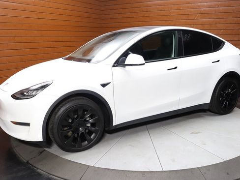 Used 2023 Tesla Model Y Long Range image 44