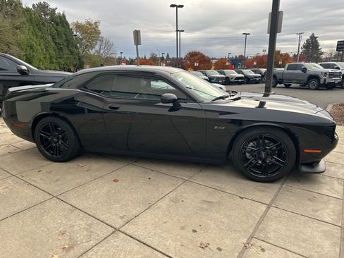 Used 2023 Dodge Challenger R/T w/ Plus Package image 2