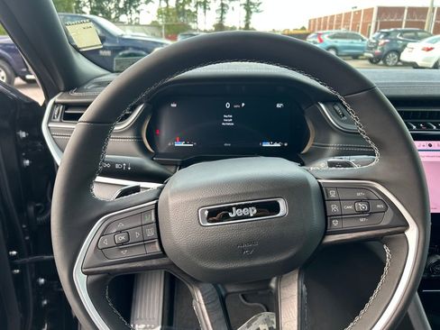 New 2025 Jeep Grand Cherokee L Limited w/ Black Appearance Package image 13