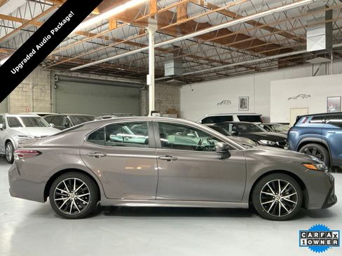 Used 2023 Toyota Camry SE image 4