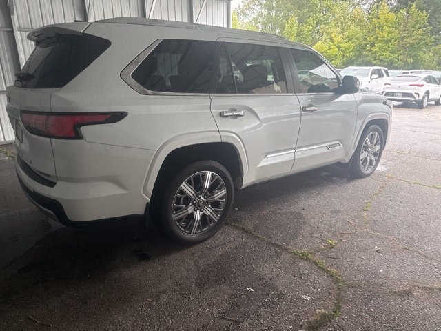 Used 2025 Toyota Sequoia Capstone AWD/4WD image 9