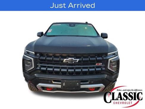 Used 2025 Chevrolet Suburban Z71 image 3