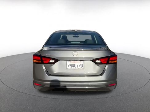 Used 2025 Nissan Altima 2.5 SV image 12