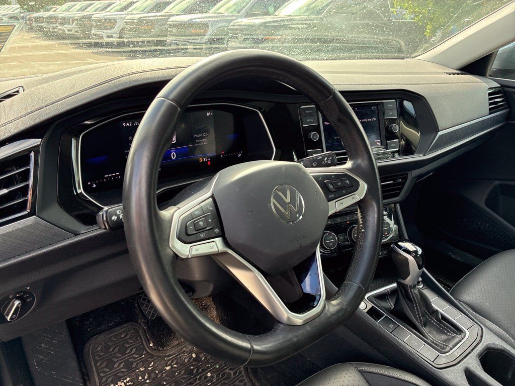 Used 2024 Volkswagen Jetta SE FWD image 9