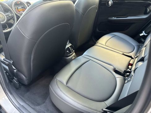 Used 2019 MINI Cooper Countryman w/ Premium Package image 11